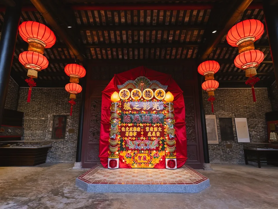 一張含有 燈光, 建築, 提燈, 地面 的圖片 AI 產生的內容可能不正確。