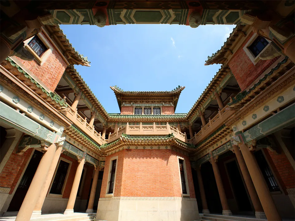 一張含有 建築, 天空, 戶外, 神社 的圖片 AI 產生的內容可能不正確。