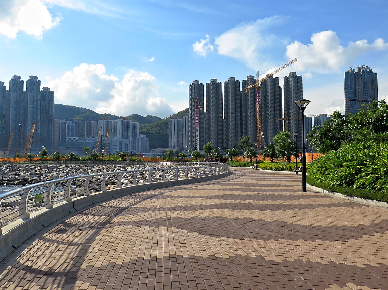 1280px-Tseung_Kwan_O_Waterfront_Promenade_View_201408