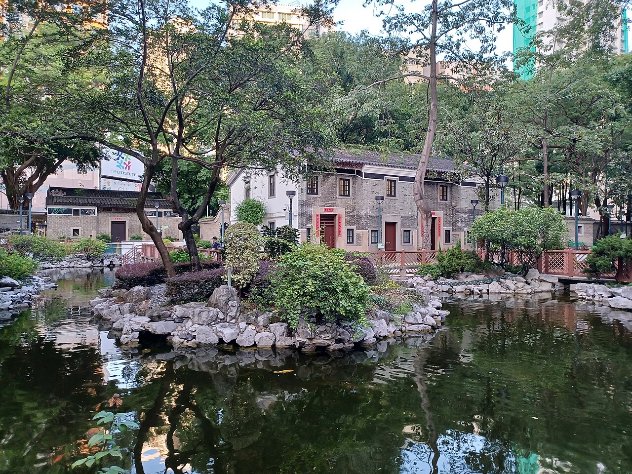 Ponds_in_Tsuen_Wan_Jockey_Club_Tak_Wah_Park_part_3_in_September_2023